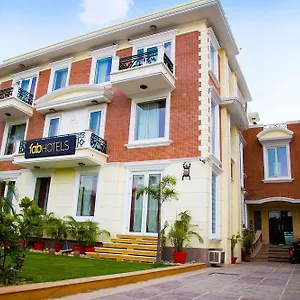 Super Collection O Sakshi Hotel