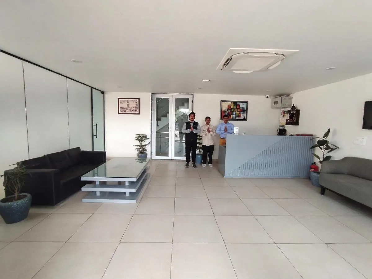 Saltstayz Sector 52 - Ardee City Mall Gurgaon 3*,