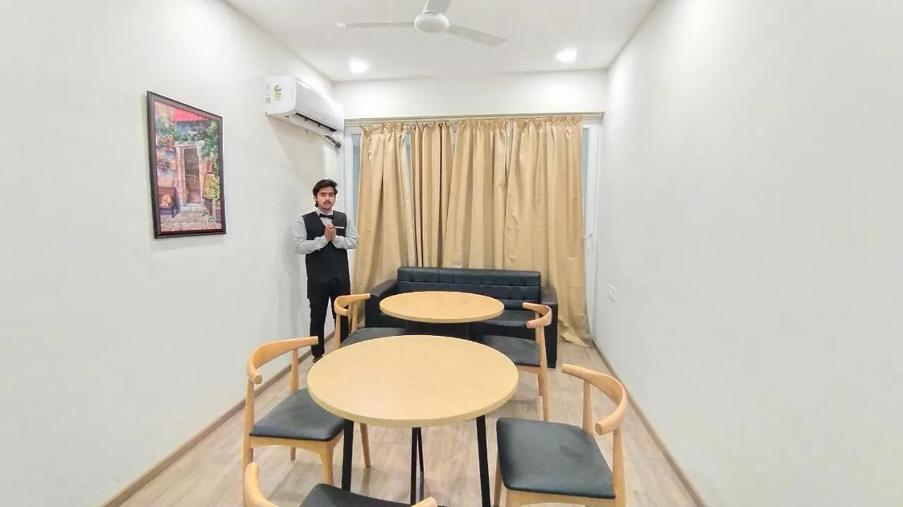 Saltstayz Sector 52 - Ardee City Mall Gurgaon 3*,